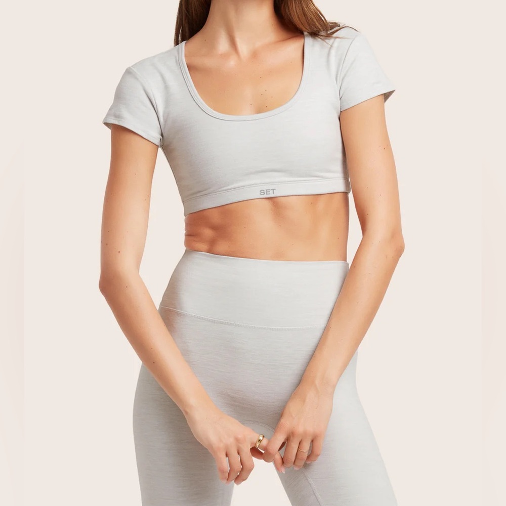 SET Active Light Gray Scoop Neck Crop Top